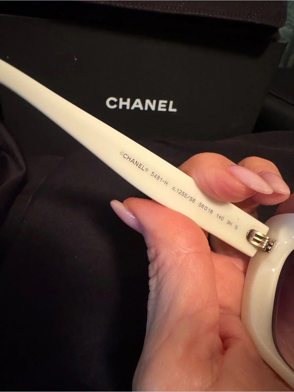 CHANEL gorgeous sunnies